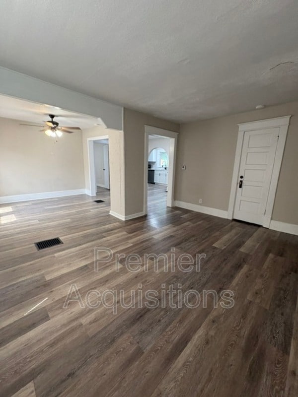 Building Photo - 3318 Fernwood Ave