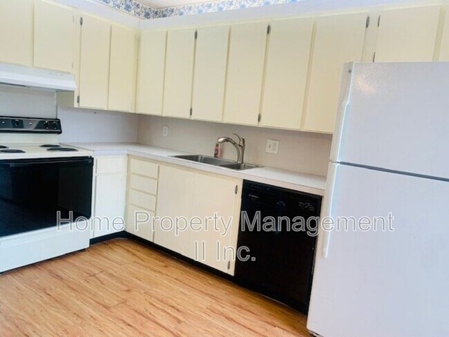 Foto del edificio - 3203 Gardens E Dr