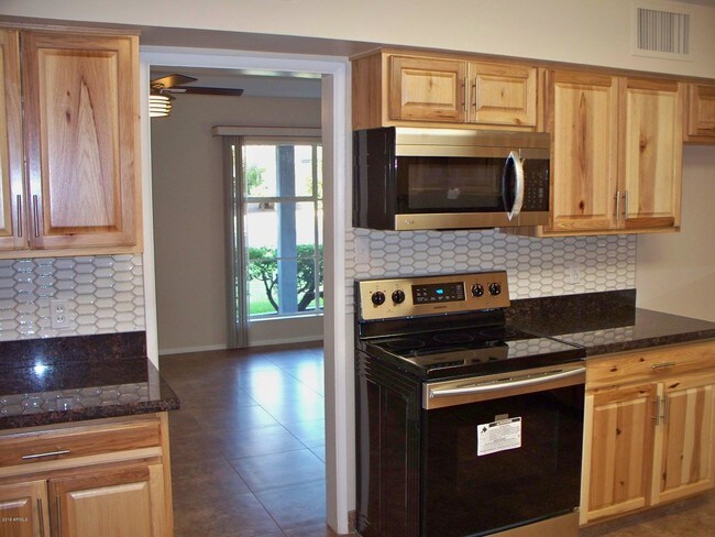 Building Photo - 4623 E Catalina Dr