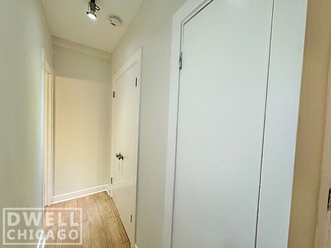 Foto del edificio - 501 W Belmont Ave