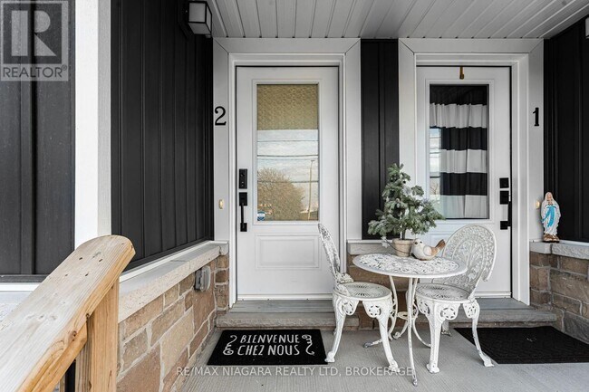 Photo du bâtiment - 8196 McLeod Rd