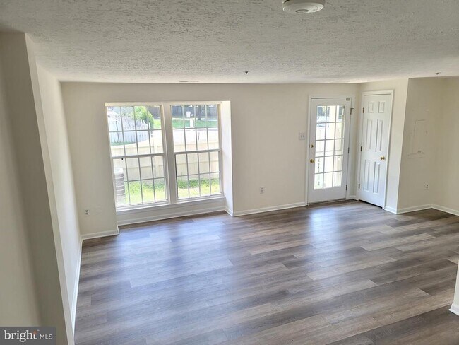 Building Photo - 589 Boysenberry Ln