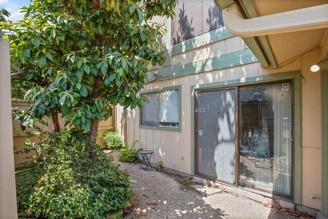 Foto del edificio - 901 Silver Quail Ln