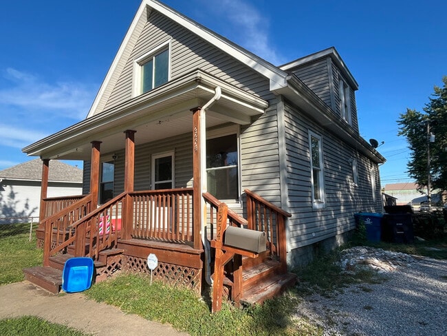 Photo - 2254 Lee Ave (Granite City, IL) House