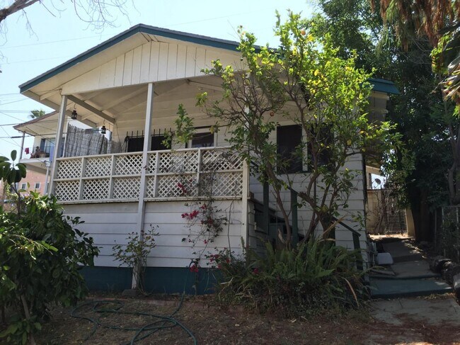 Exterior - Front - 622 N La Fayette Park Pl