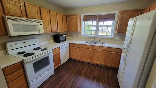 Building Photo - 2 Bed, 2 Bath Home in Greenville is Available