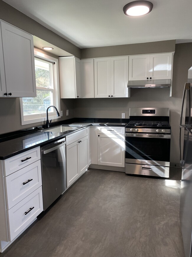 Building Photo - 2136 Jeppesen Acres Rd