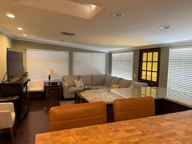Building Photo - Beautiful 3 Bedroom Home in Covina
