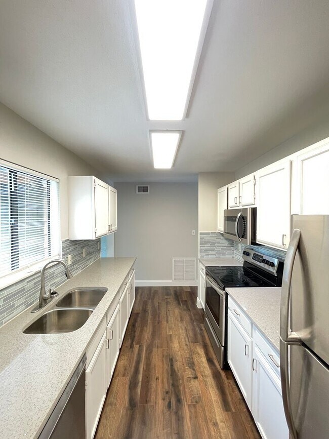 Foto del edificio - 7800 Fernbrook Way
