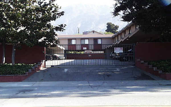 Foto principal - Altadena Townhouse Apartments