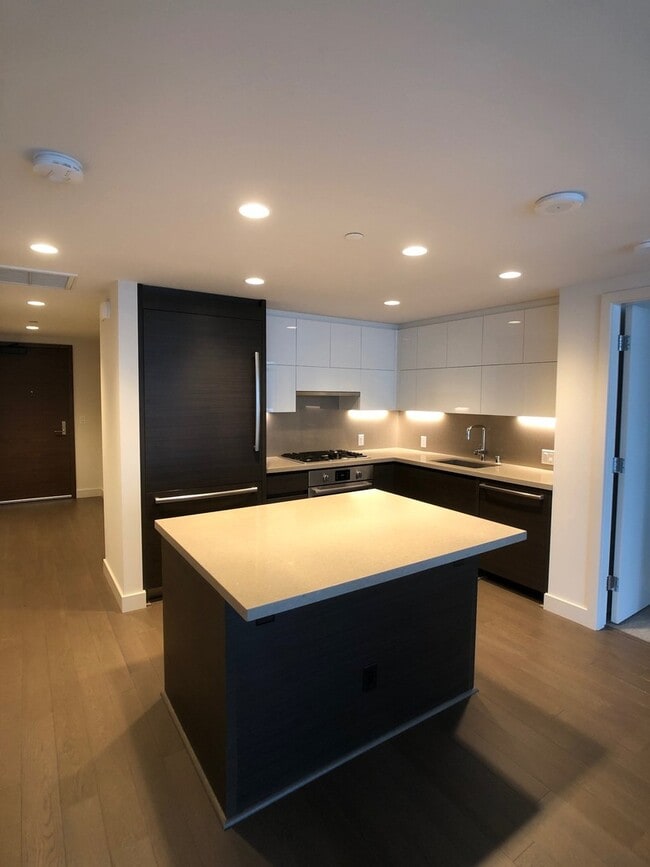 Building Photo - Insignia View - 2 Bedroom / 1.75 Bath w/ O...