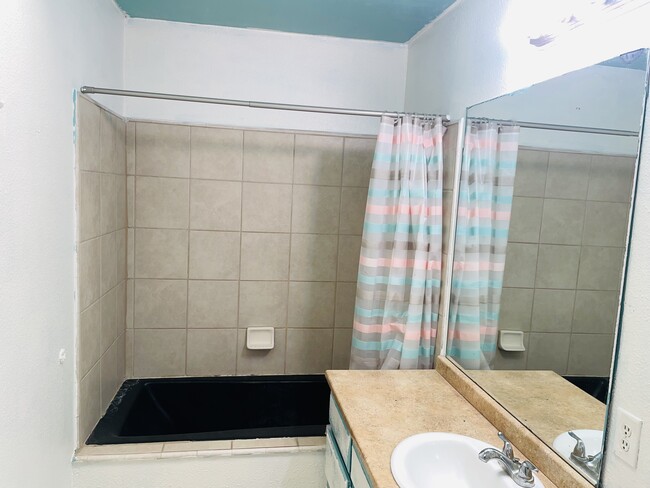 Building Photo - Chateau Meroux Apartment