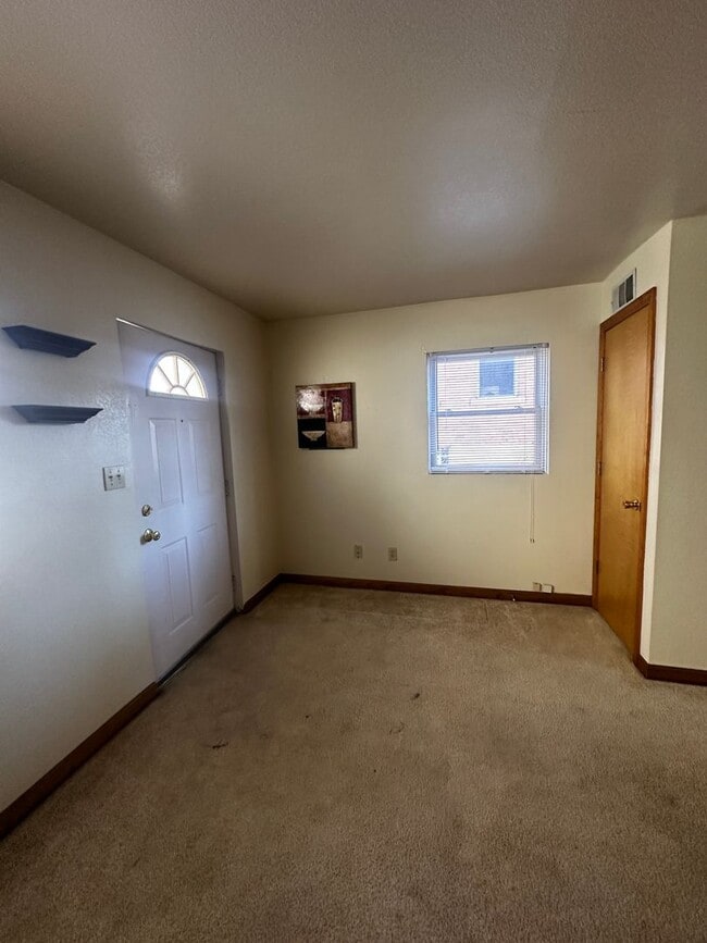 Building Photo - 1 BD/ 1 BA Home for Rent in Carnegie