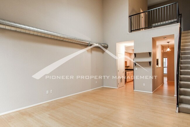 Building Photo - Incredible Loft with Parking and Great Location!