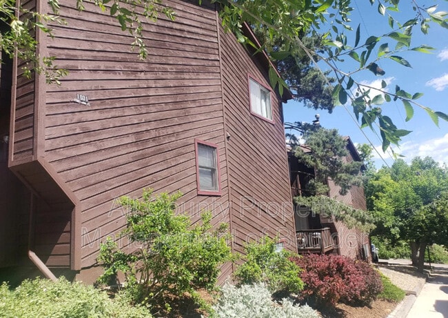 Building Photo - 1031 Portland Pl