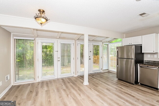Building Photo - 961 Woodmont Dr