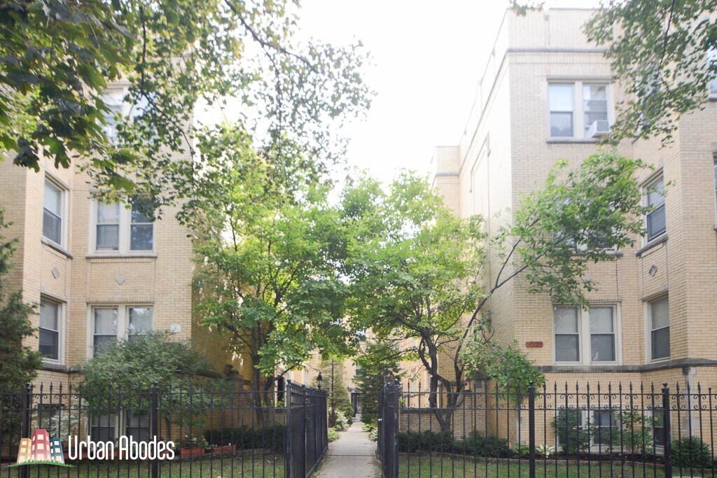 Primary Photo - 4303 N Francisco Ave