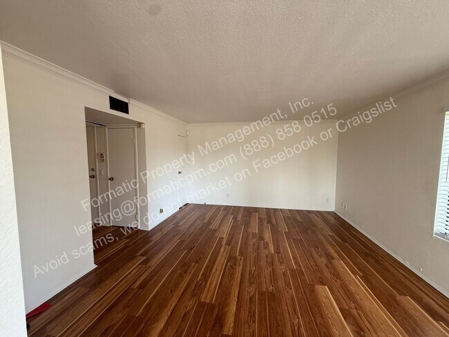 Foto del edificio - 10151 Arrow Route