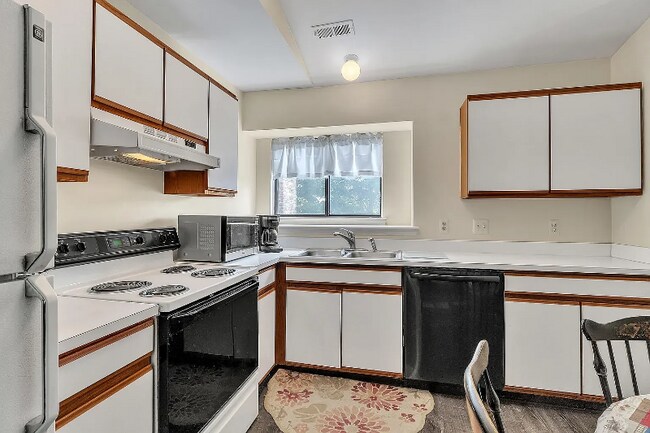 Building Photo - 42794 Lilley Pointe Dr