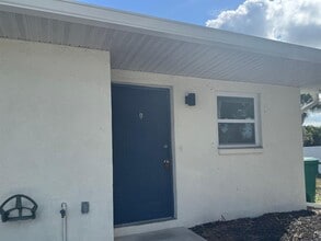 Building Photo - 6428 Hamlet Dr