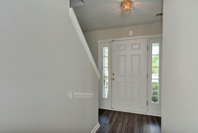 Building Photo - A Spacious 2-story Single Family House of ...