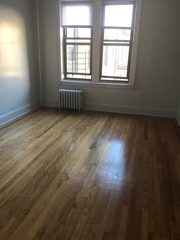 Primary Photo - 21-24 31st St