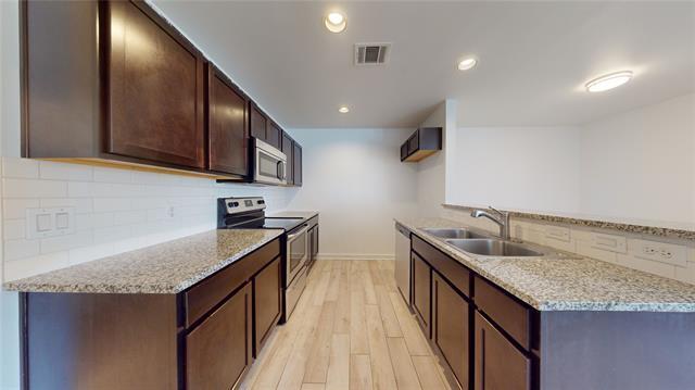 Building Photo - 941 Robineta Ln