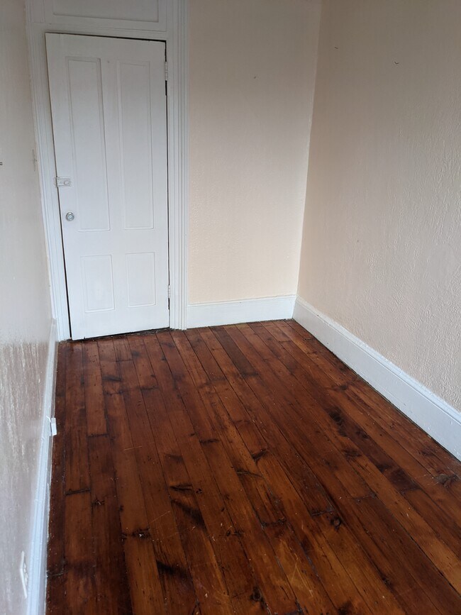 Half bedroom/Office - 249 Washington Ave