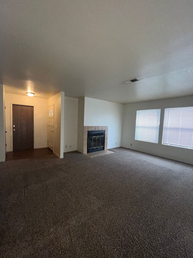 Building Photo - 3230