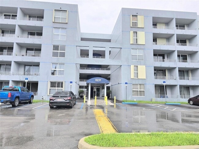 Foto del edificio - 8231 NW 8th St