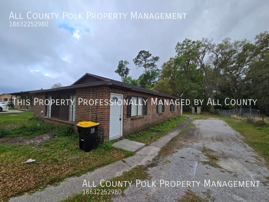 Foto principal - WOW! Lakeland 2 Bedroom 1 Bath Duplex