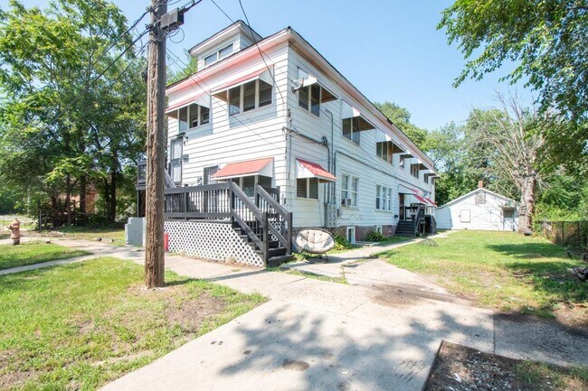 Foto del edificio - 2315 Industrial Blvd