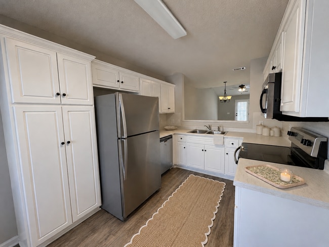 Building Photo - 547 Deerchase Ct