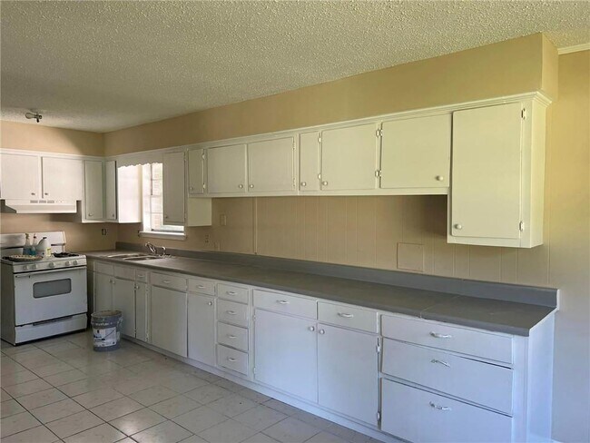Building Photo - 5160 Lancelot Dr