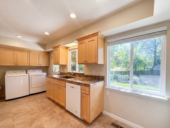 Building Photo - Charming 3 bedroom, 1 bath single level home in Lafayette-Move in ready!
