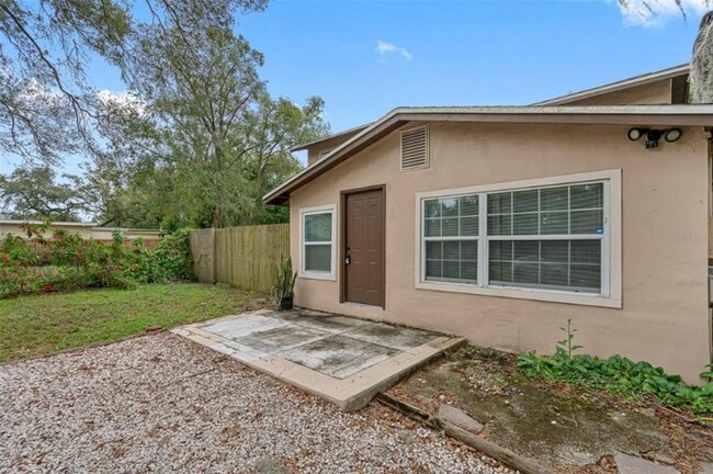 Building Photo - 3 bedroom 3 bathroom Home in Tampa