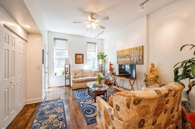 Foto del edificio - 616 S Oakley Blvd