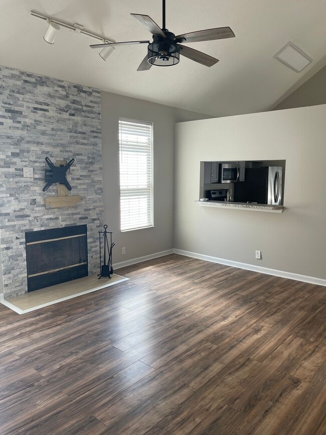 Foto del edificio - 3 Bed 2 Bath Home North Nashville