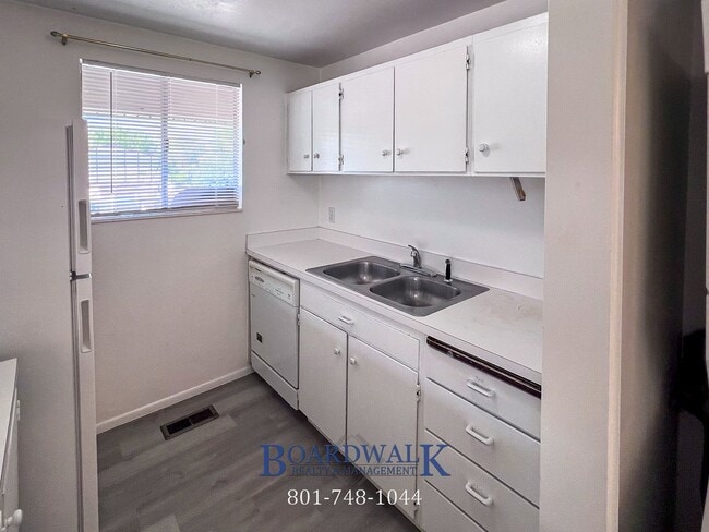 Foto del edificio - Two Bedroom With Great Amenities in Taylor...