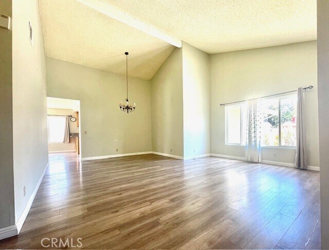 Foto del edificio - 19543 Rogan Ct