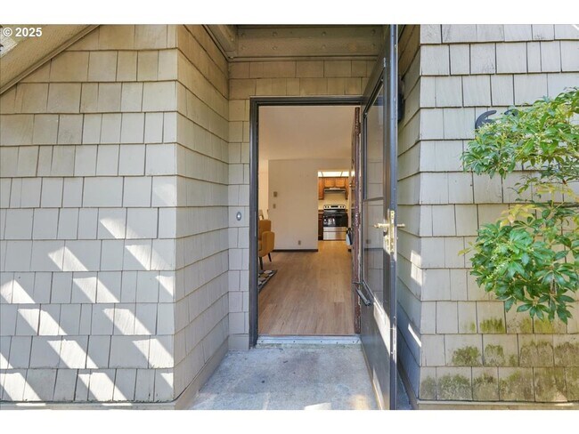 Foto del edificio - 1 Bedroom Condo in Lake Oswego Mountain Pa...