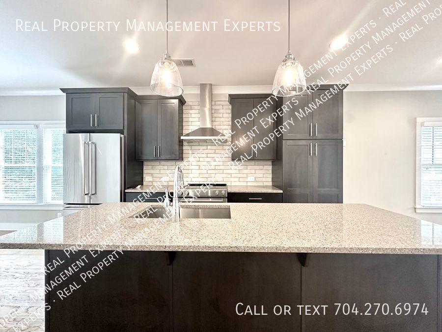 Primary Photo - Charming 2BR/2.5BA Townhouse in Charlotte!