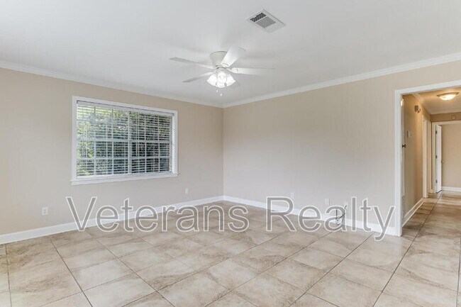 Building Photo - 2164 Baywood Dr