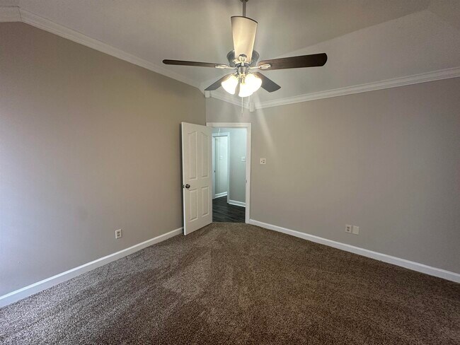 Building Photo - 5500 Pine Oak Ln
