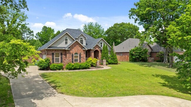 Building Photo - 204 Tunbridge Dr
