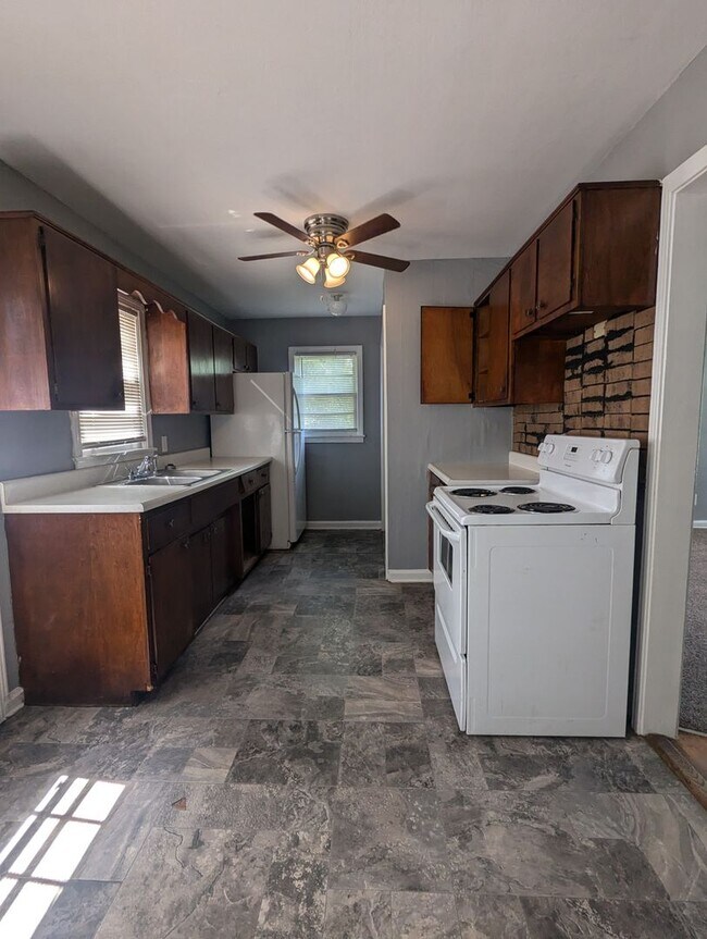 Foto del edificio - 403 Lee Rd