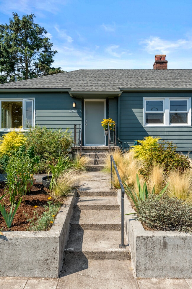 Main Entrance - 5263 NE 32nd Pl