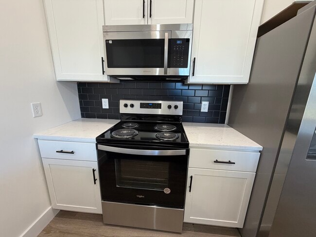 Building Photo - 800 E Engineer St