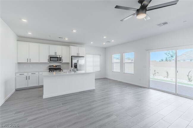 Foto del edificio - 9946 Kimura Hls Ave