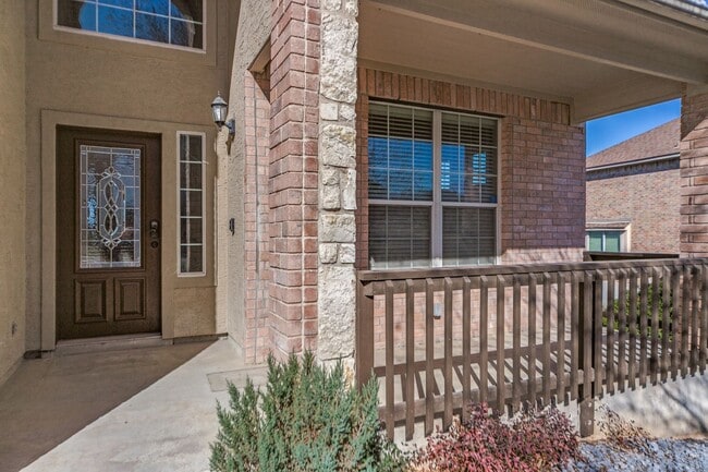 Building Photo - GORGEOUS 5-BEDROOM STONE OAK HOME WITH EXPANSIVE VIEWS